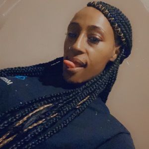 Meet your Posher, Latara